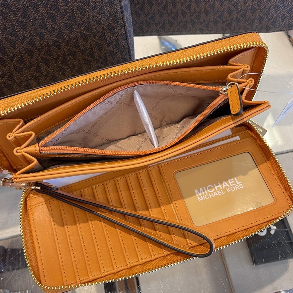 MICHAEL KORS
Leather Continental Wristlet Phone Case Wallet
Sider
NWT - Picture 8 of 16